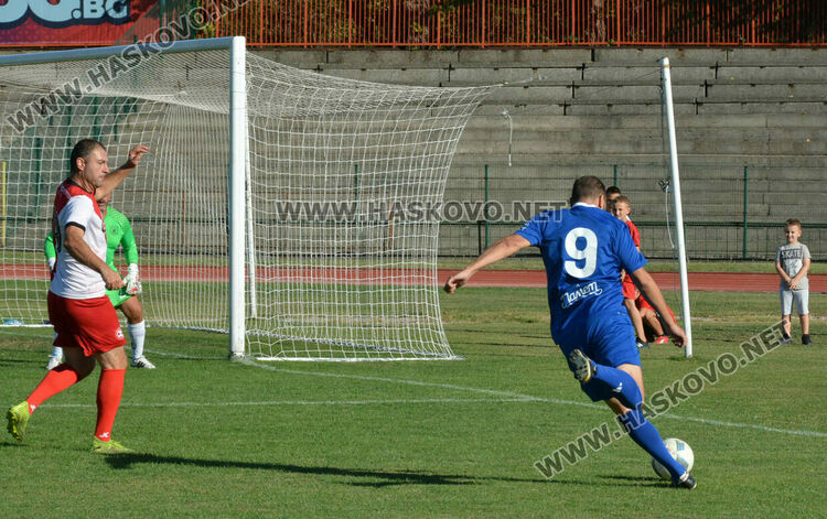 Валери Божинов се превърна в атракция на Ямача. Купата „Сашо Костов“ е синя! 