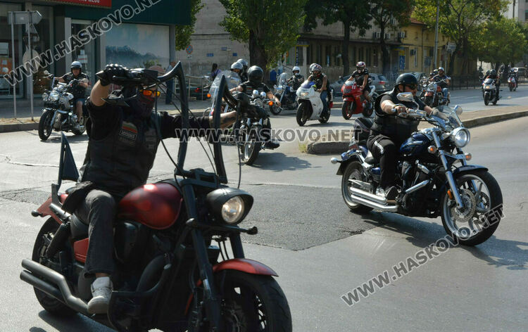Мотошествие в памет на загиналите мотористи  мина по улиците на Хасково