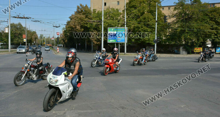 Мотошествие в памет на загиналите мотористи  мина по улиците на Хасково