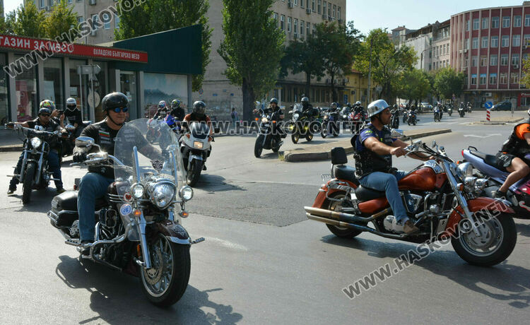 Мотошествие в памет на загиналите мотористи  мина по улиците на Хасково