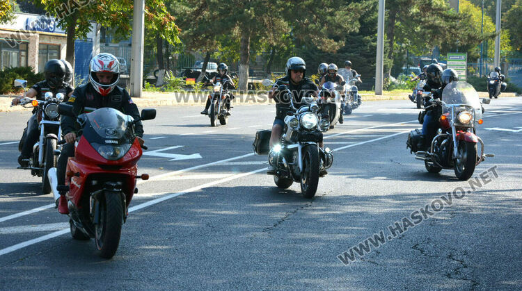 Мотошествие в памет на загиналите мотористи  мина по улиците на Хасково
