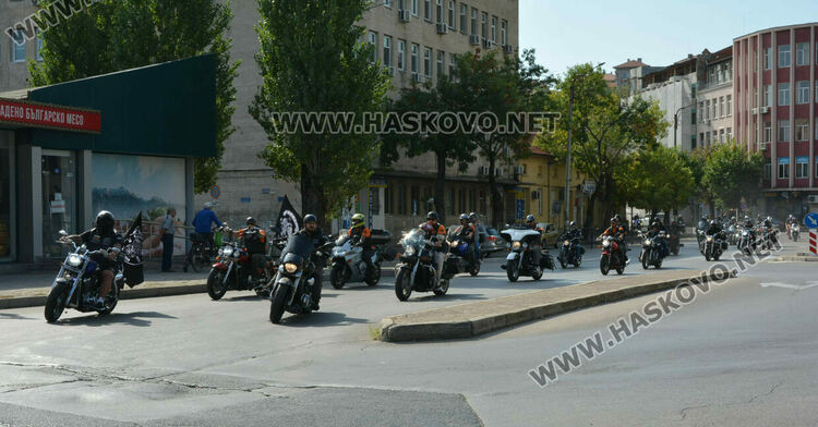 Мотошествие в памет на загиналите мотористи  мина по улиците на Хасково