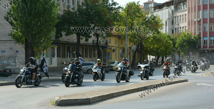 Мотошествие в памет на загиналите мотористи  мина по улиците на Хасково