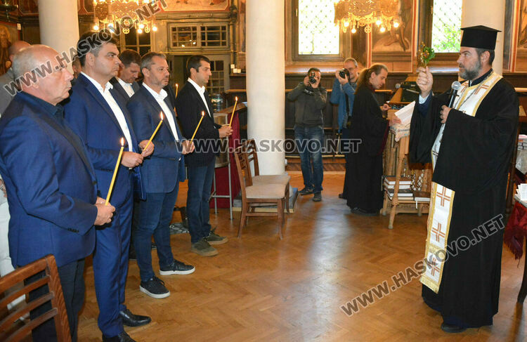 ГЕРБ-СДС откри кампанията си с водосвет и молебен за здраве и силно правителство на България 