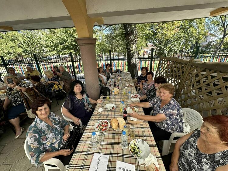 Международният ден на възрастните хора събра пенсионерските клубове