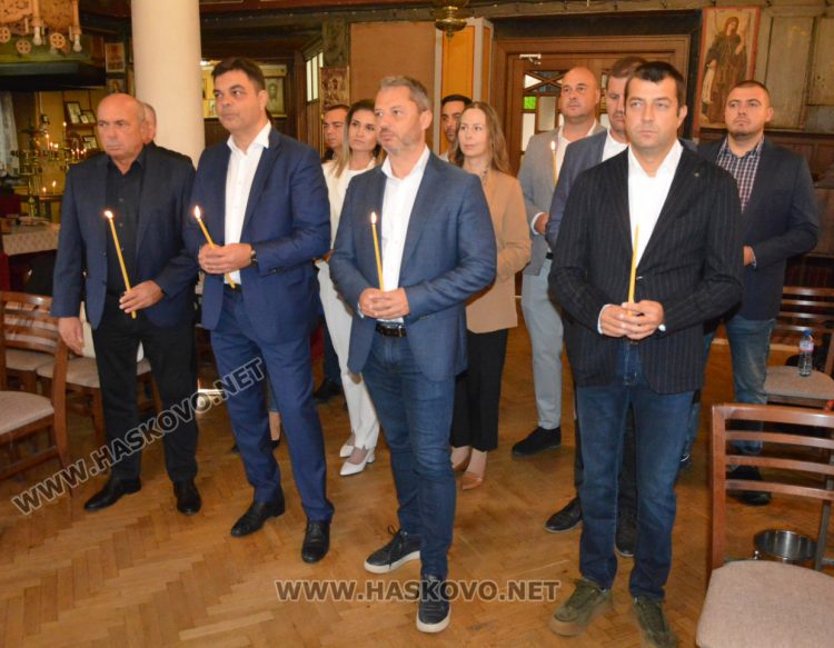 ГЕРБ-СДС откри кампанията си с водосвет и молебен за здраве и силно правителство на България 