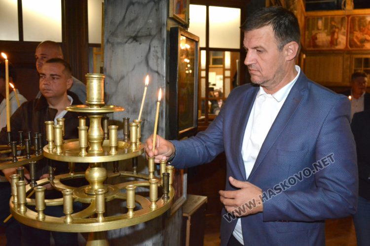 ГЕРБ-СДС откри кампанията си с водосвет и молебен за здраве и силно правителство на България 