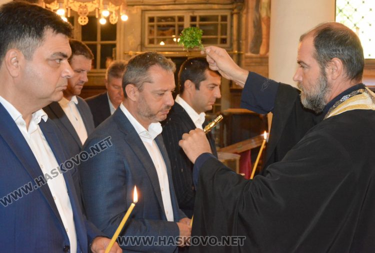 ГЕРБ-СДС откри кампанията си с водосвет и молебен за здраве и силно правителство на България 