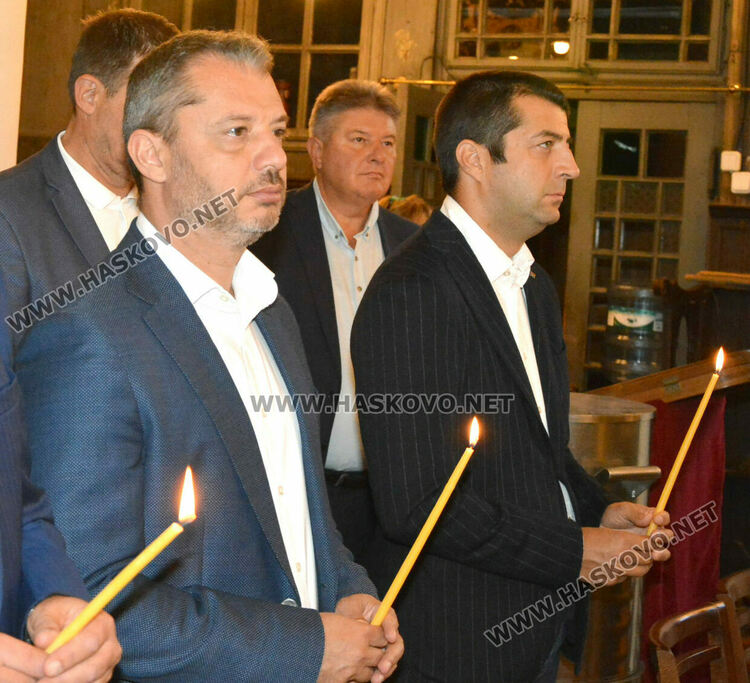 ГЕРБ-СДС откри кампанията си с водосвет и молебен за здраве и силно правителство на България 