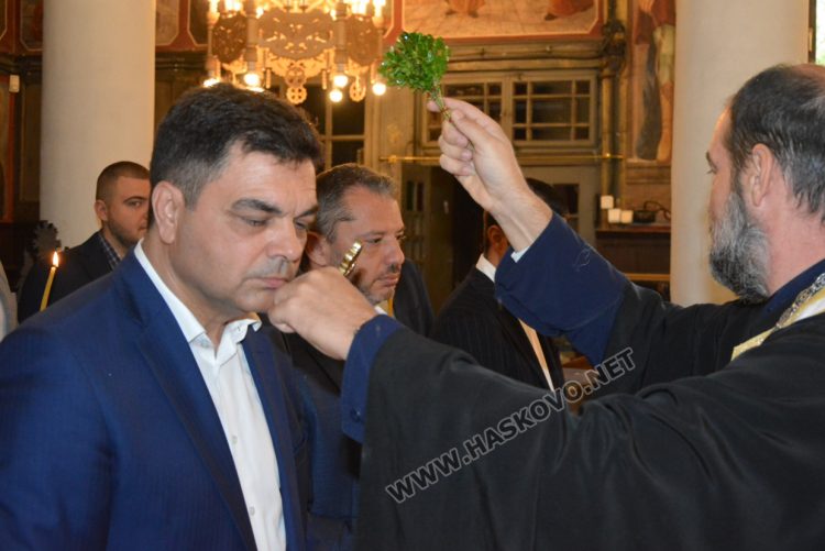 ГЕРБ-СДС откри кампанията си с водосвет и молебен за здраве и силно правителство на България 