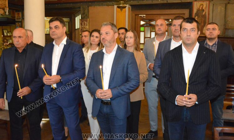 ГЕРБ-СДС откри кампанията си с водосвет и молебен за здраве и силно правителство на България 