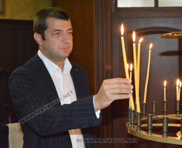 ГЕРБ-СДС откри кампанията си с водосвет и молебен за здраве и силно правителство на България 