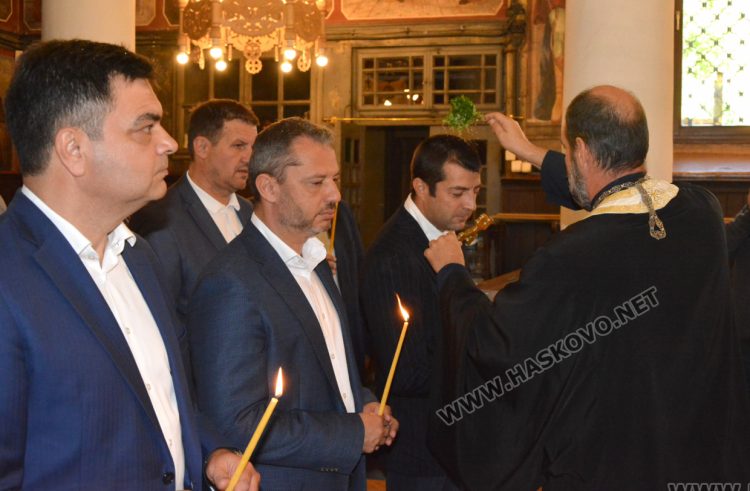 ГЕРБ-СДС откри кампанията си с водосвет и молебен за здраве и силно правителство на България 