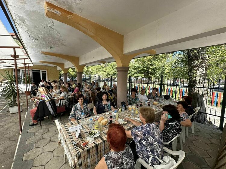 Международният ден на възрастните хора събра пенсионерските клубове