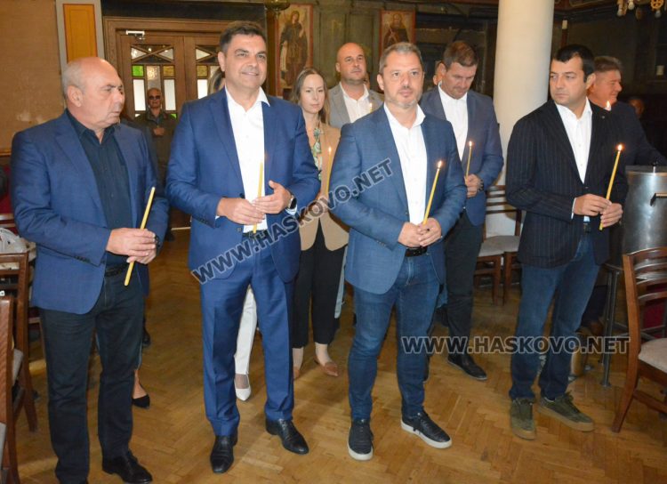 ГЕРБ-СДС откри кампанията си с водосвет и молебен за здраве и силно правителство на България 