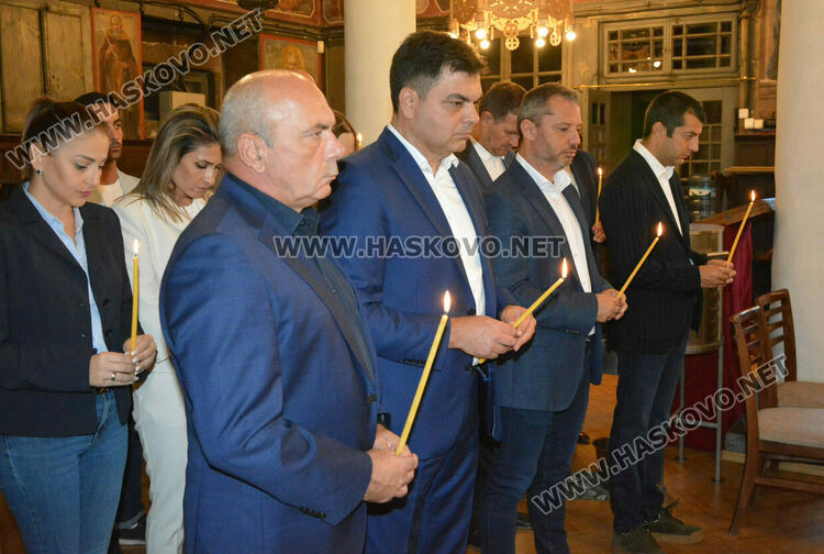 ГЕРБ-СДС откри кампанията си с водосвет и молебен за здраве и силно правителство на България 