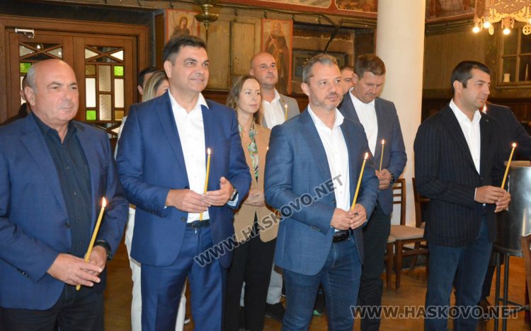 ГЕРБ-СДС откри кампанията си с водосвет и молебен за здраве и силно правителство на България 