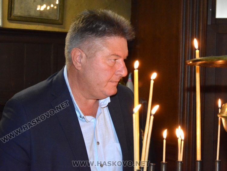 ГЕРБ-СДС откри кампанията си с водосвет и молебен за здраве и силно правителство на България 