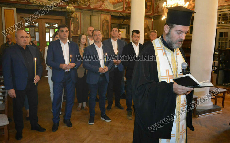 ГЕРБ-СДС откри кампанията си с водосвет и молебен за здраве и силно правителство на България 