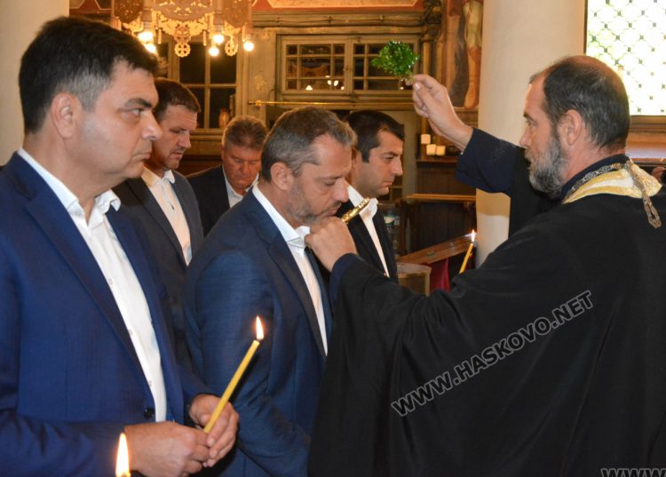 ГЕРБ-СДС откри кампанията си с водосвет и молебен за здраве и силно правителство на България 