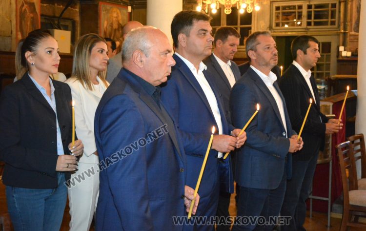 ГЕРБ-СДС откри кампанията си с водосвет и молебен за здраве и силно правителство на България 