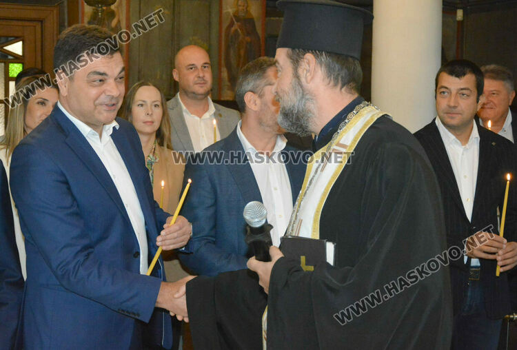 ГЕРБ-СДС откри кампанията си с водосвет и молебен за здраве и силно правителство на България 