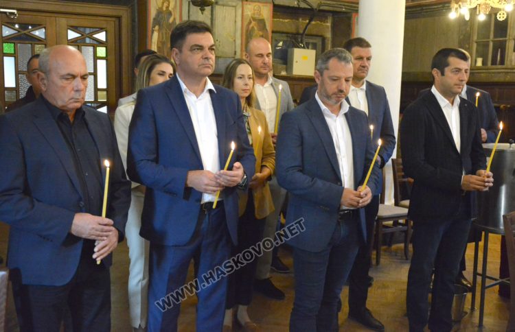 ГЕРБ-СДС откри кампанията си с водосвет и молебен за здраве и силно правителство на България 