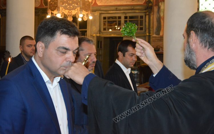 ГЕРБ-СДС откри кампанията си с водосвет и молебен за здраве и силно правителство на България 