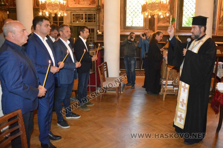 ГЕРБ-СДС откри кампанията си с водосвет и молебен за здраве и силно правителство на България 