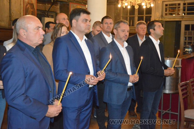 ГЕРБ-СДС откри кампанията си с водосвет и молебен за здраве и силно правителство на България 