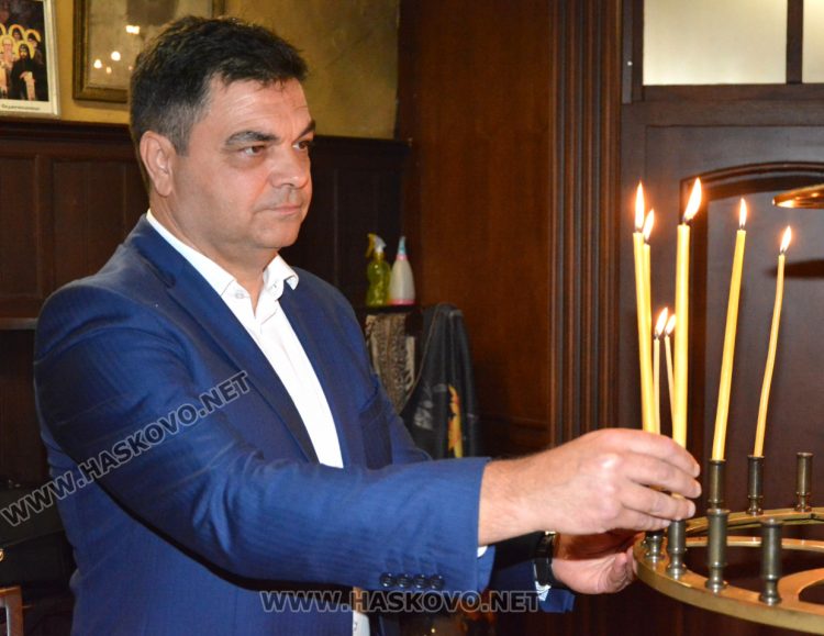 ГЕРБ-СДС откри кампанията си с водосвет и молебен за здраве и силно правителство на България 