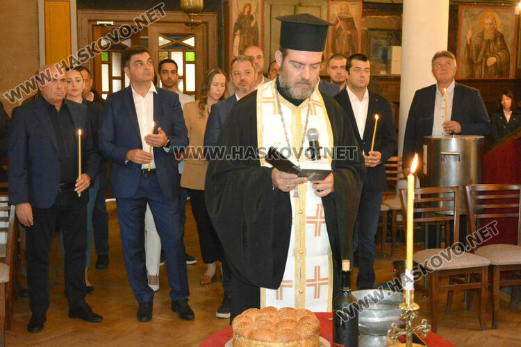 ГЕРБ-СДС откри кампанията си с водосвет и молебен за здраве и силно правителство на България 