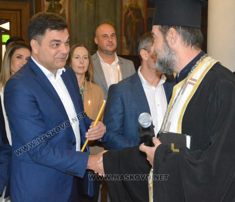 ГЕРБ-СДС откри кампанията си с водосвет и молебен за здраве и силно правителство на България 