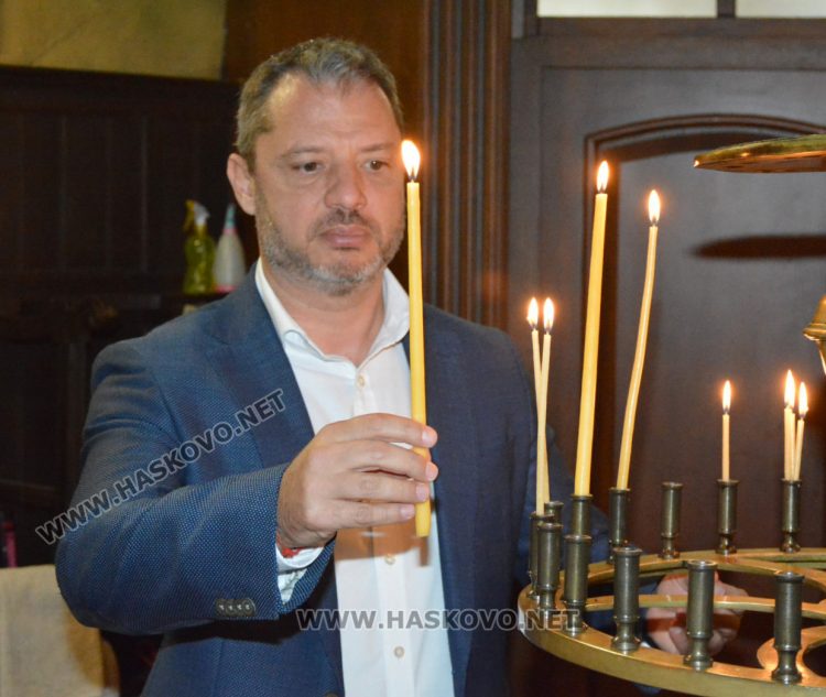 ГЕРБ-СДС откри кампанията си с водосвет и молебен за здраве и силно правителство на България 