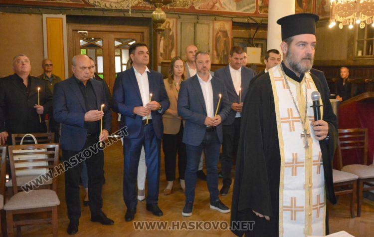 ГЕРБ-СДС откри кампанията си с водосвет и молебен за здраве и силно правителство на България 