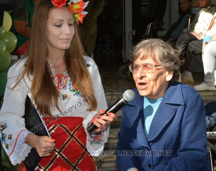 С много песни, танци и поезия отбелязаха Международния ден на възрастните хора в Хасково