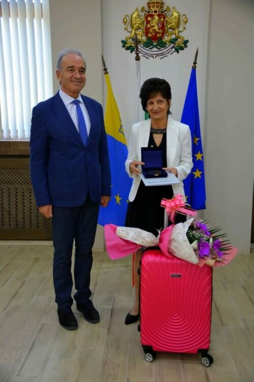 Директорът на ОУ "Панайот Волов" в кв. Долни Воден се пенсионира 