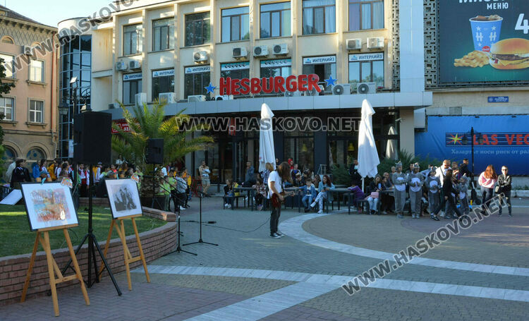 С концерт на пл. "Атлантически" школите от Младежкия център откриха новия творчески сезон