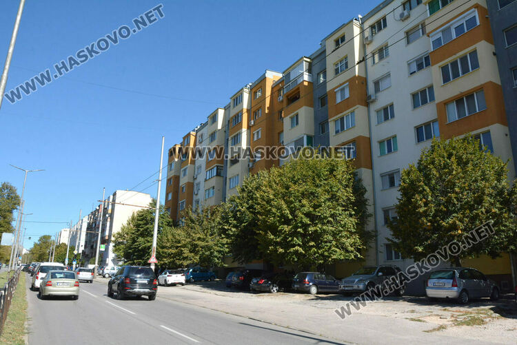 Блокът, в който живее Стоянка Демирева