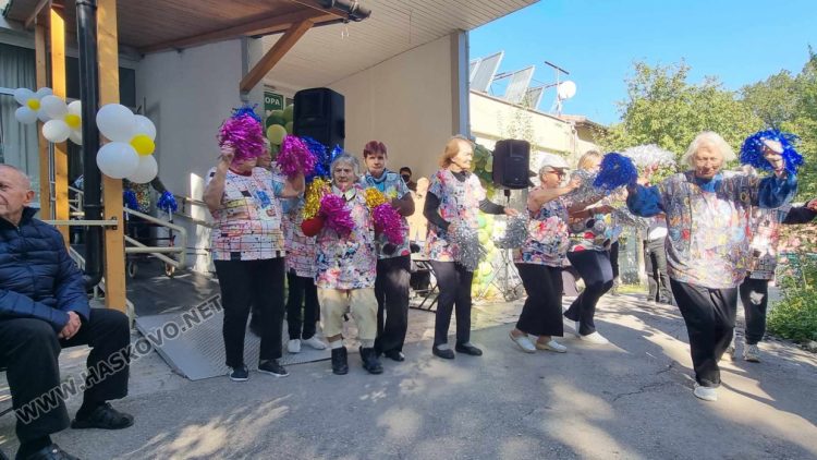 С много песни, танци и поезия отбелязаха Международния ден на възрастните хора в Хасково
