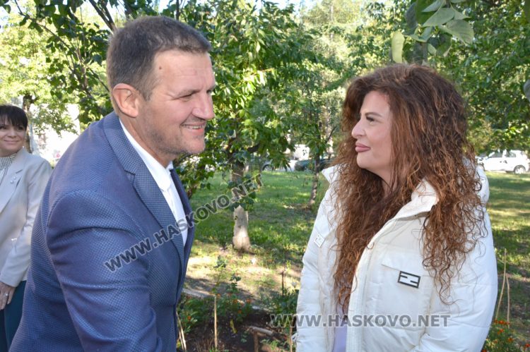 С много песни, танци и поезия отбелязаха Международния ден на възрастните хора в Хасково