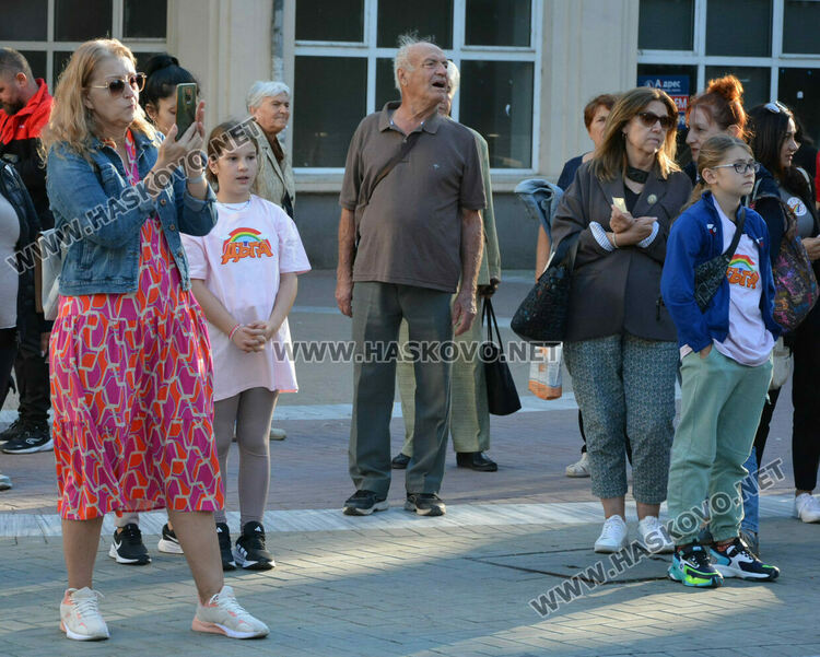 С концерт на пл. "Атлантически" школите от Младежкия център откриха новия творчески сезон