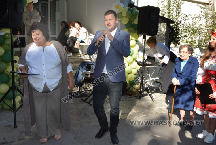 С много песни, танци и поезия отбелязаха Международния ден на възрастните хора в Хасково