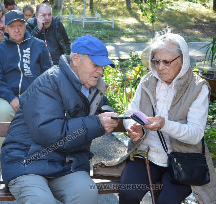 С много песни, танци и поезия отбелязаха Международния ден на възрастните хора в Хасково