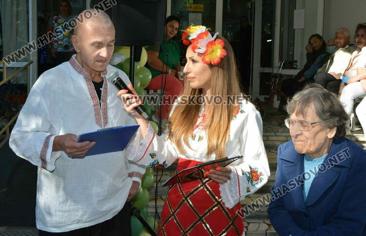 С много песни, танци и поезия отбелязаха Международния ден на възрастните хора в Хасково