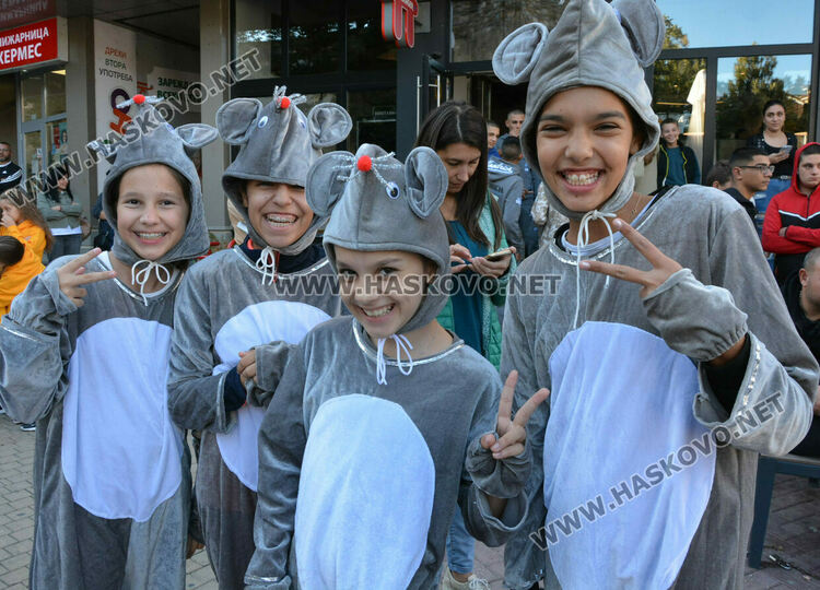 С концерт на пл. "Атлантически" школите от Младежкия център откриха новия творчески сезон