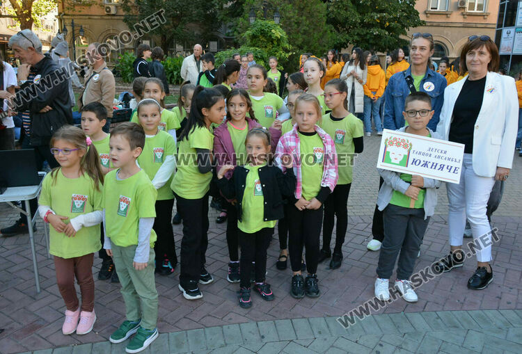 С концерт на пл. "Атлантически" школите от Младежкия център откриха новия творчески сезон