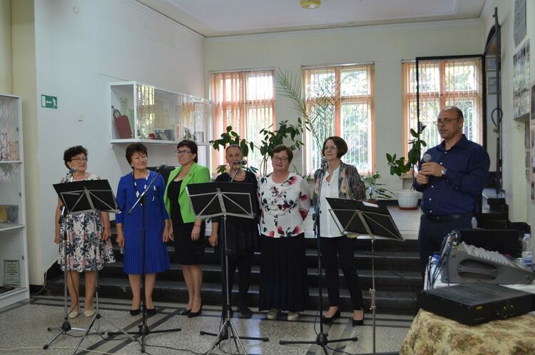 С концерт Първомайското читалище отбеляза Деня на музиката и поезията