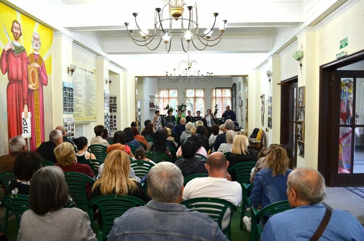 С концерт Първомайското читалище отбеляза Деня на музиката и поезията