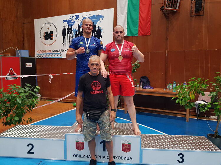 ММА бойците от Хасково спечелиха златен и два сребърни медала на държавно първенство